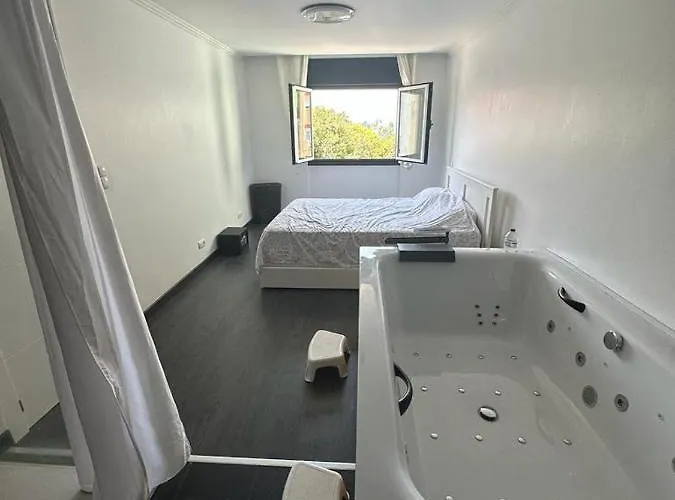 Apartamento Com 3 Quartos E Jacuzzi Em Um Dos Quartos